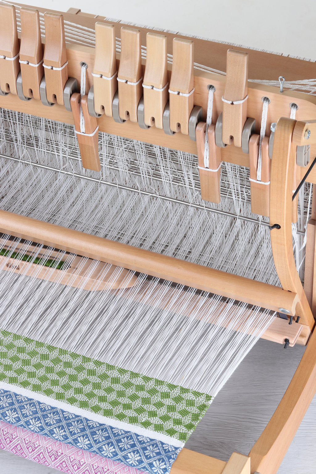 Table Loom Sixteen Shaft 60cm / 24" with shuttle race